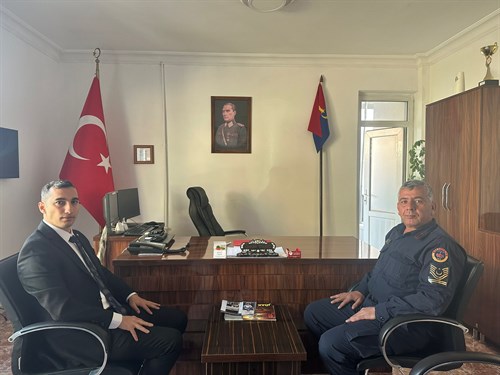 Kaymakamımız Sayın Hasan İnanç GÖKÇAYIR, Çamardı İlçe Jandarma komutanlığını ziyaret ederek incelemelerde bulundu.